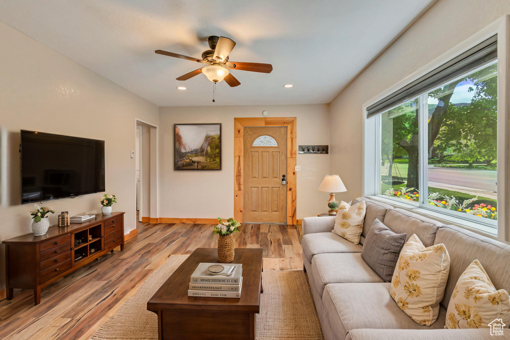 Living area featuring light wood-style flooring, baseboards, a ceiling fan, and recessed lighting
