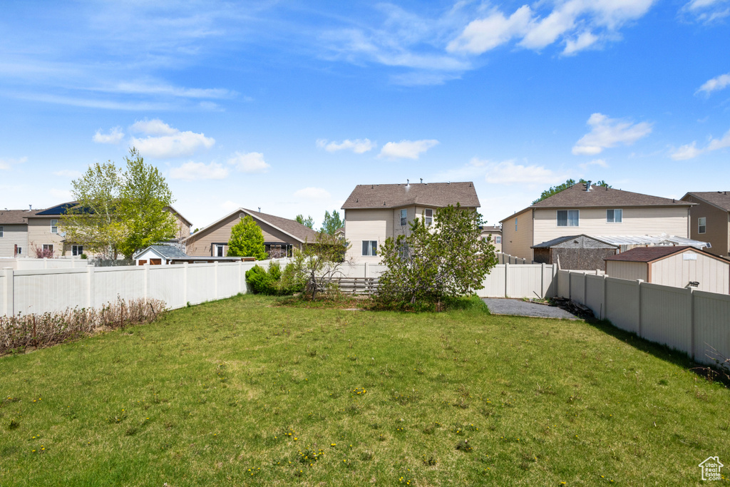 View of yard with a residential view