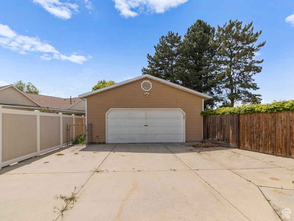 Detached garage featuring fence