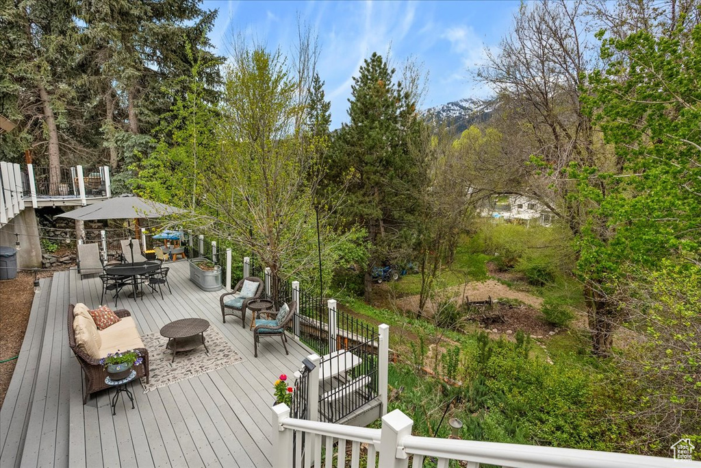 Deck featuring outdoor dining area