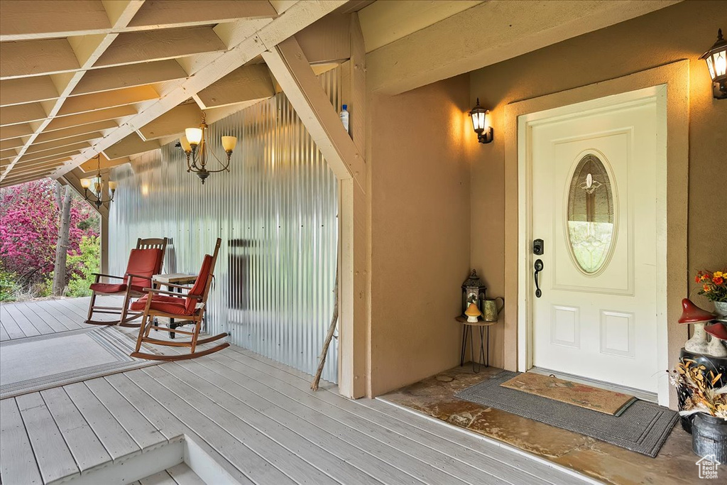 Entrance to property with a porch and stucco siding