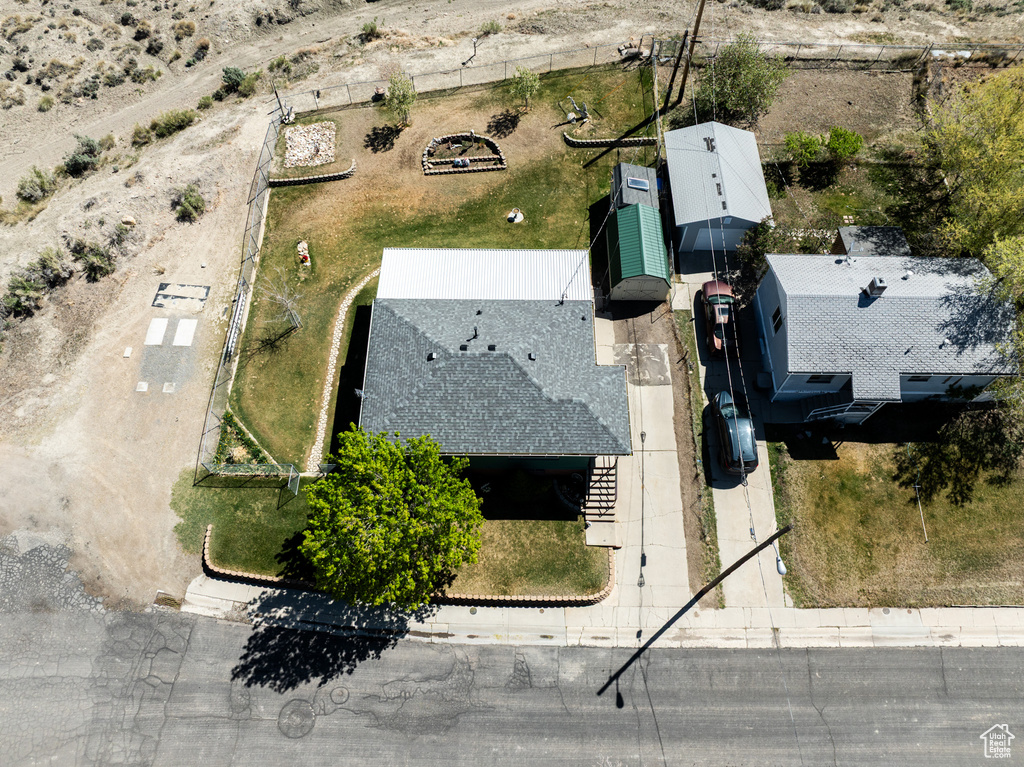 Aerial view of property and surrounding area