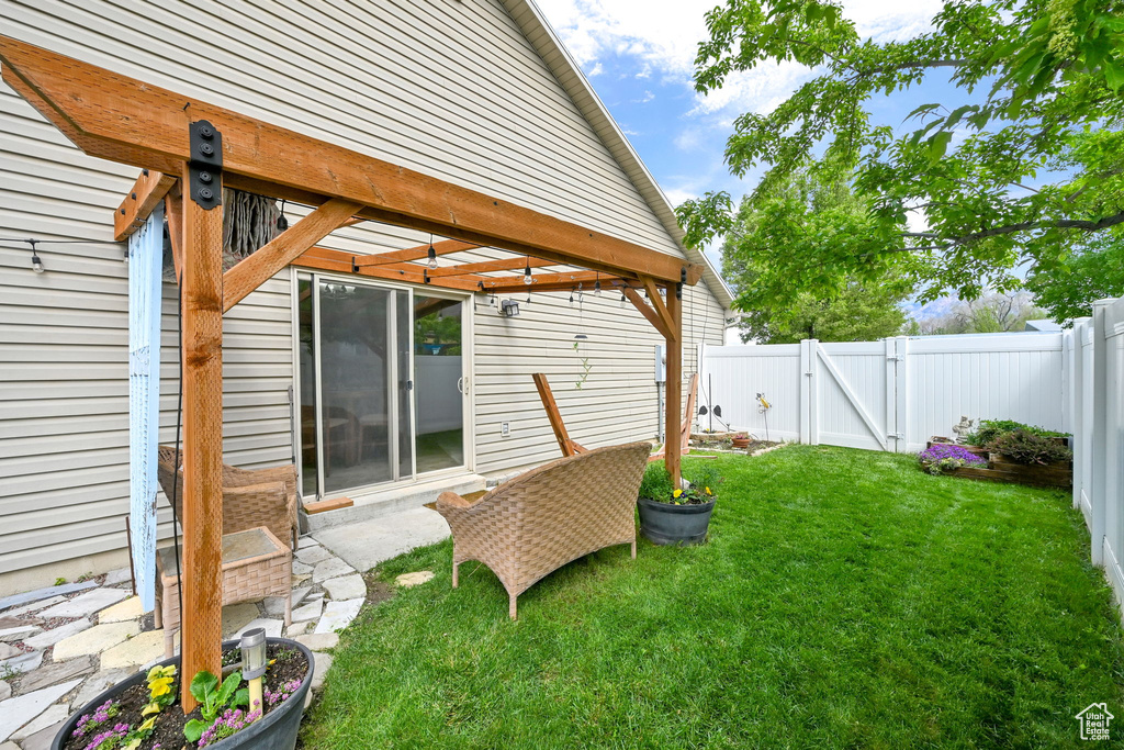 View of yard featuring a gate