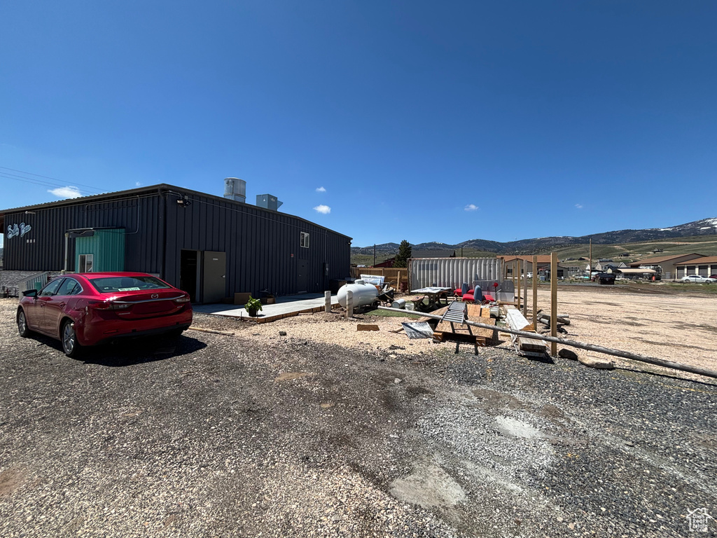 View of yard featuring a mountain view
