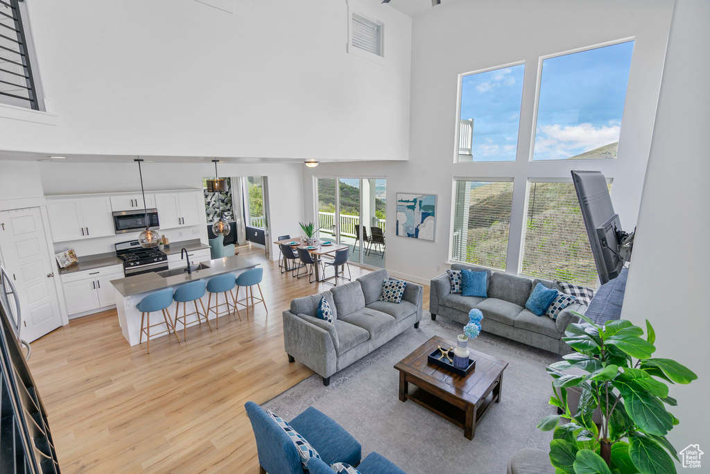 Living room with a high ceiling and light wood finished floors