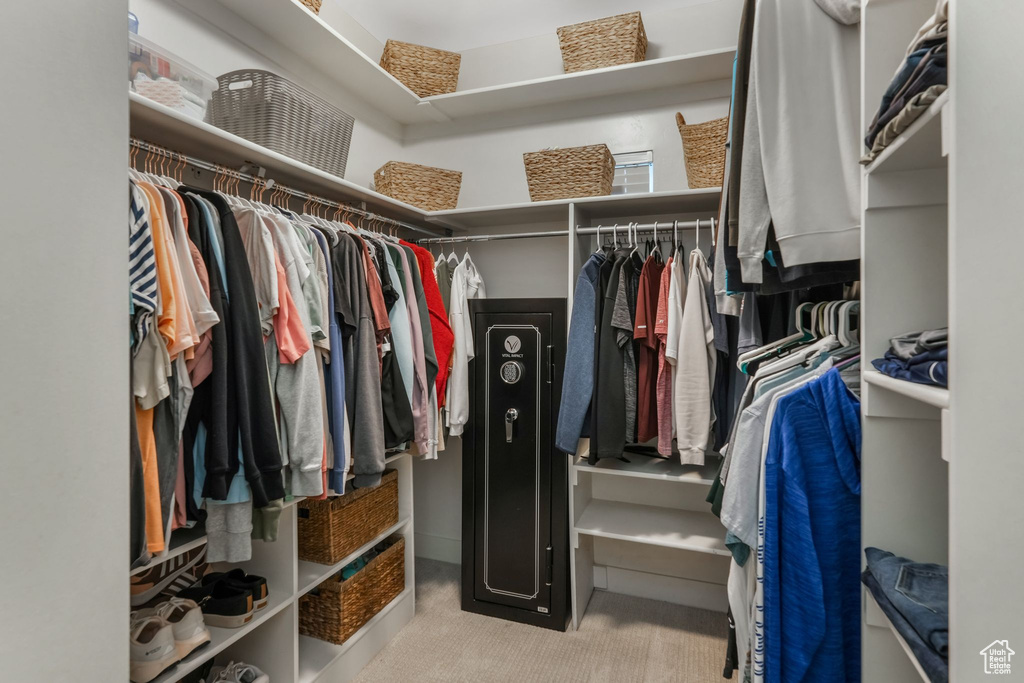 Walk in closet featuring carpet floors