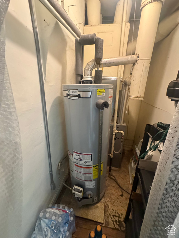 Utility room featuring gas water heater