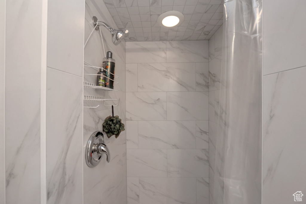 Full bathroom featuring tiled shower