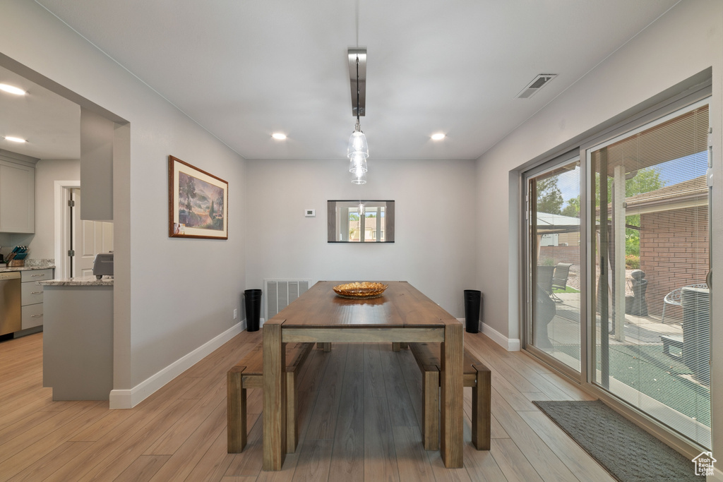 Dining space featuring recessed lighting, baseboards, visible vents, and light wood-style floors