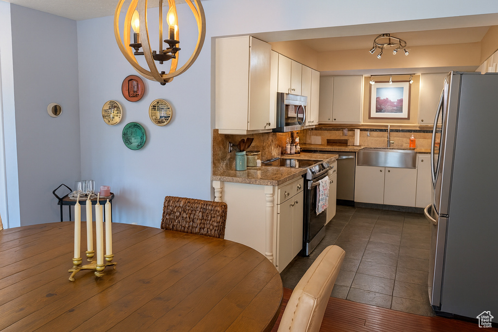 4798 S SAXONY CIR Holladay, UT 84117