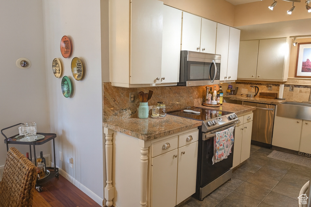 4798 S SAXONY CIR Holladay, UT 84117