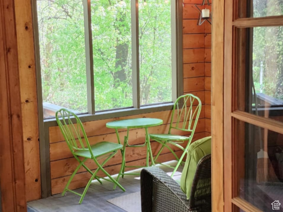 View of sunroom / solarium