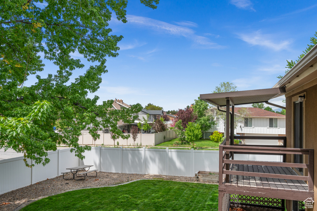 View of yard with a residential view