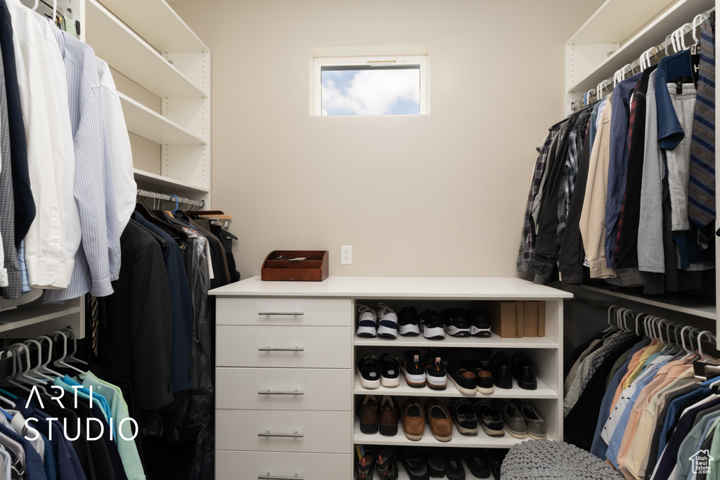 View of walk in closet