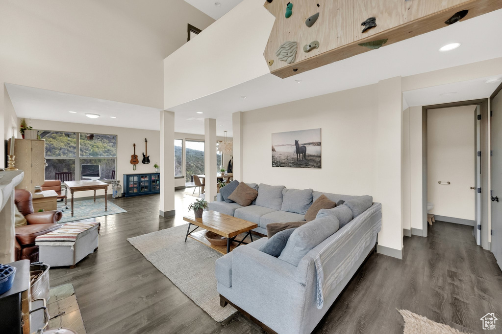 Living area featuring dark wood-style floors, recessed lighting, and baseboards