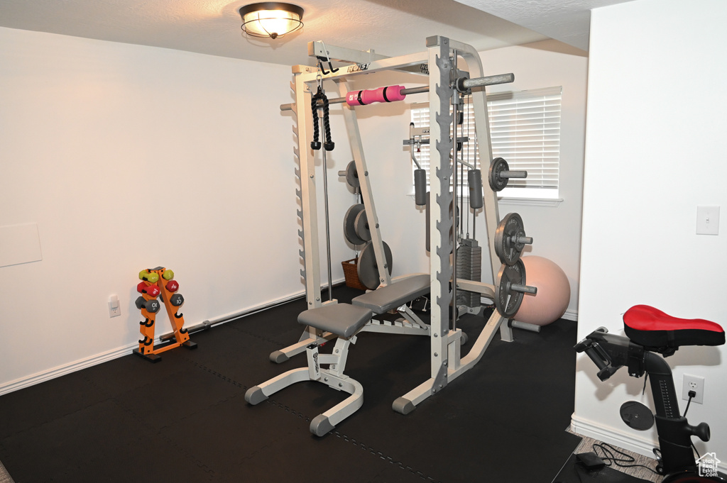 Exercise area featuring baseboards