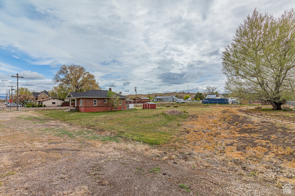 View of yard featuring a storage unit and an outdoor structure