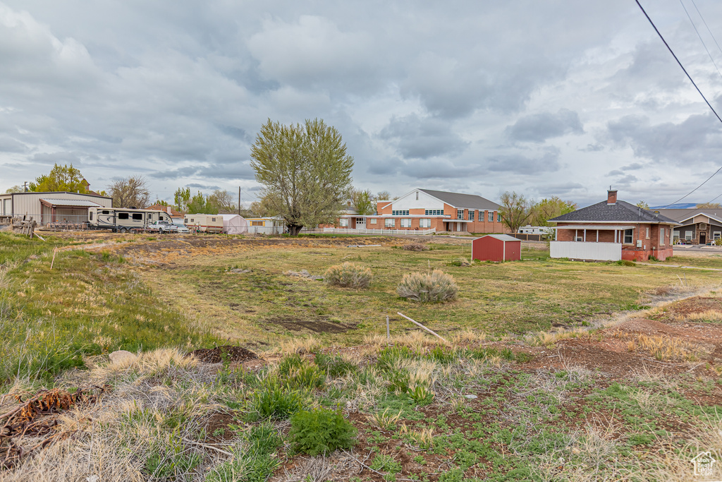 View of yard with a shed and an outbuilding