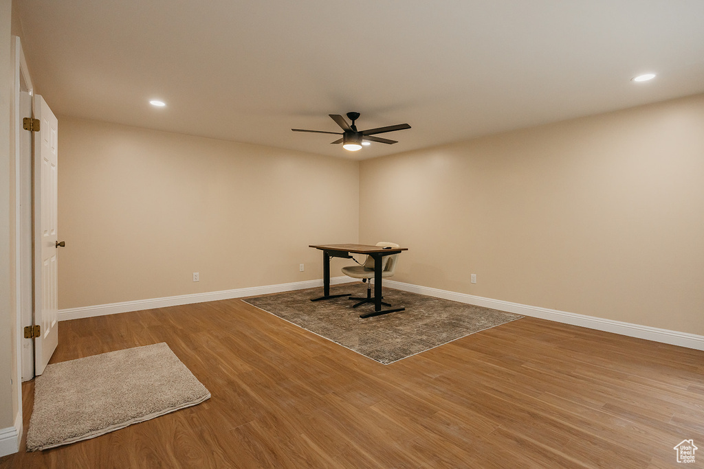 Misc room featuring a ceiling fan, baseboards, recessed lighting, and wood finished floors