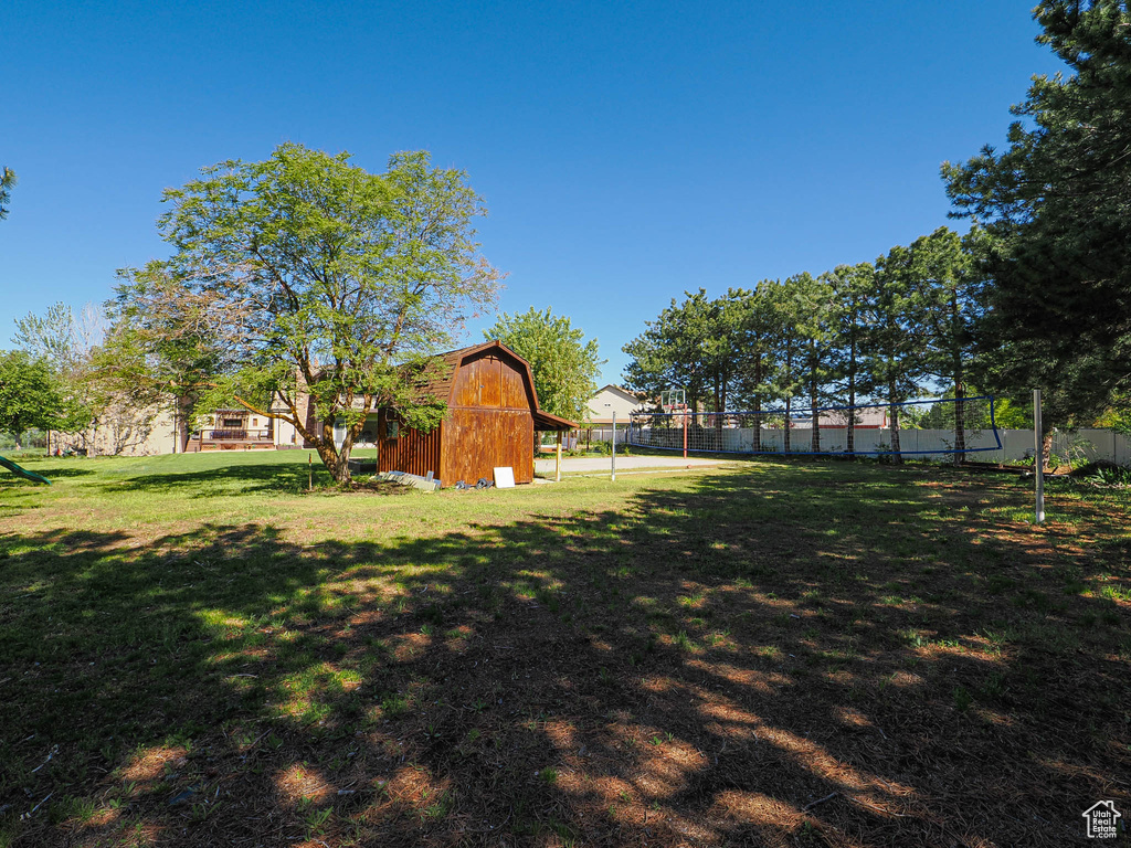 View of yard with a barn and an outdoor structure
