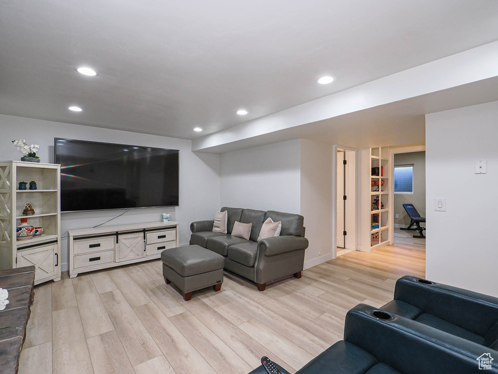 Living area featuring light wood finished floors, recessed lighting, and baseboards