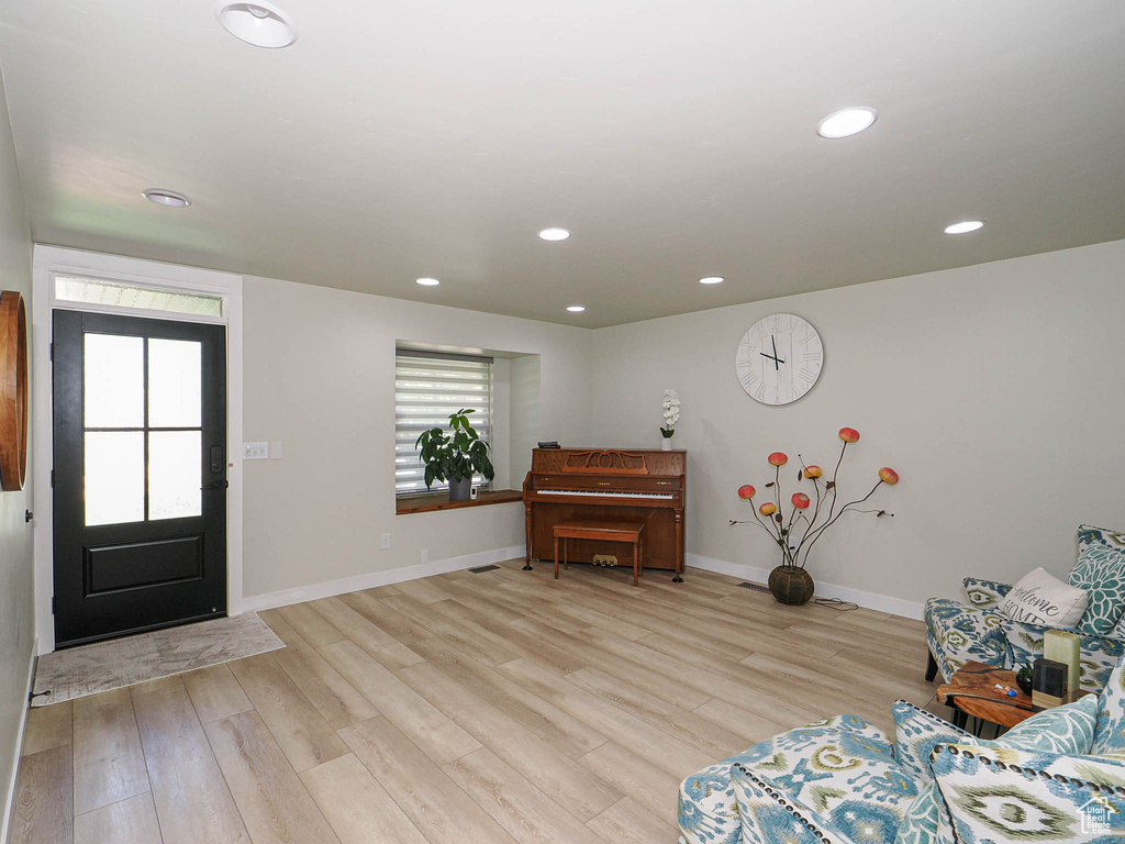 Foyer featuring light wood-style flooring, baseboards, and recessed lighting