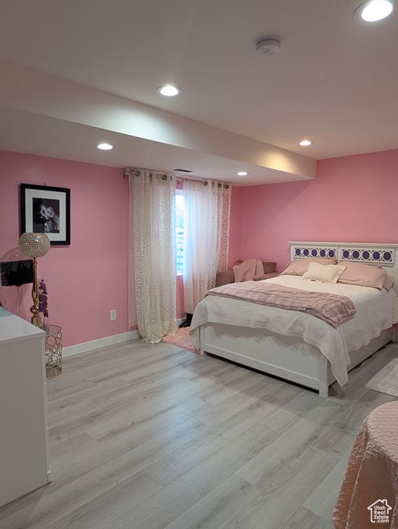 Bedroom featuring light wood finished floors, baseboards, and recessed lighting