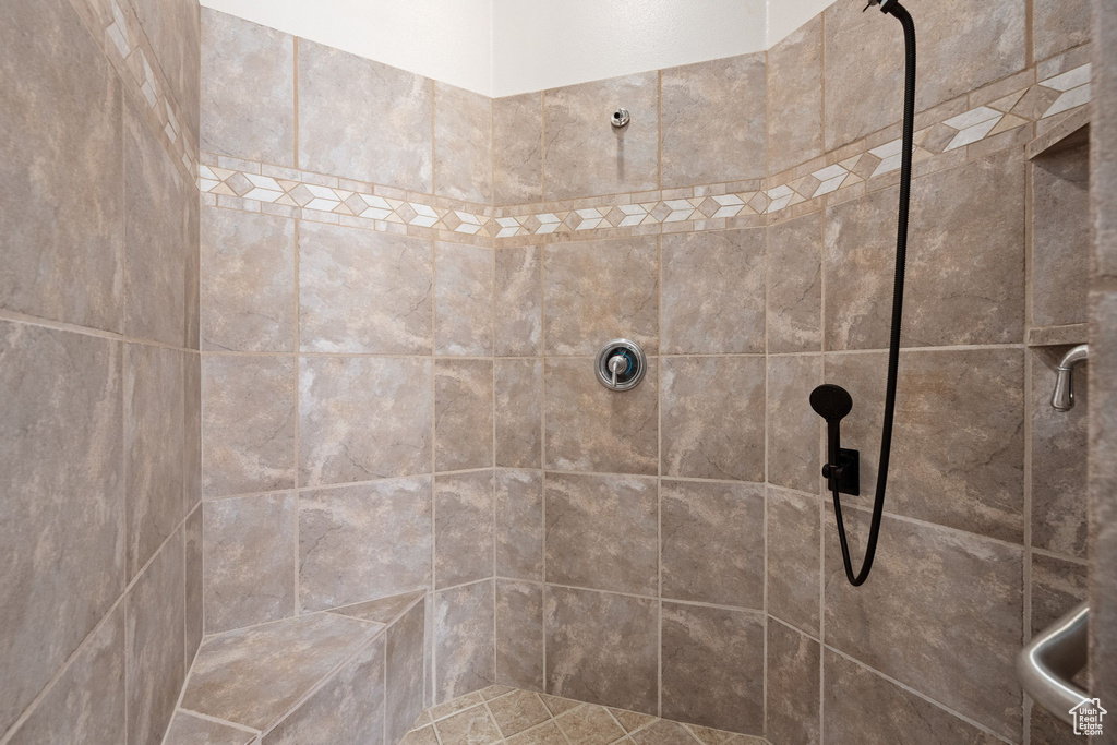 Bathroom featuring tiled shower