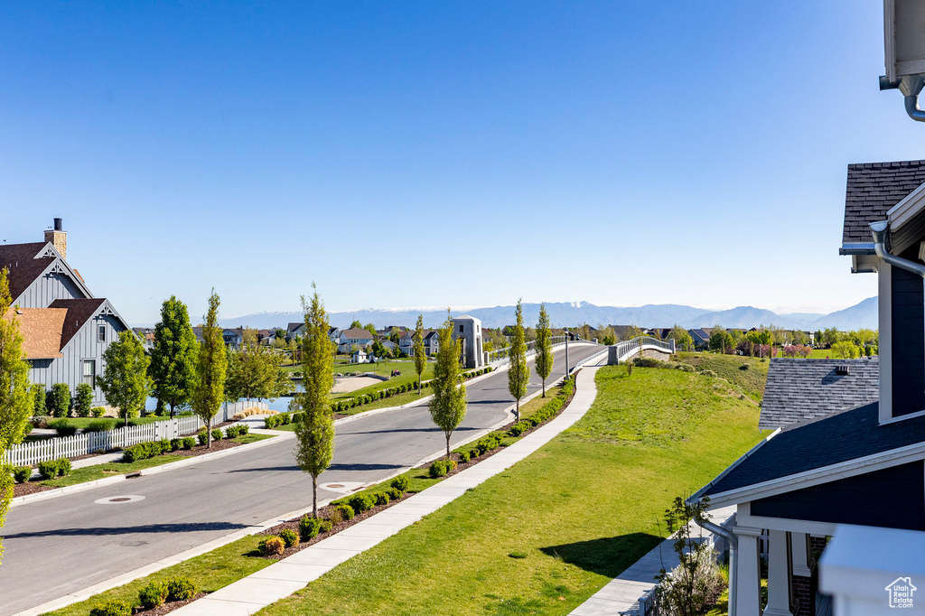 View of yard with a mountain view and a residential view