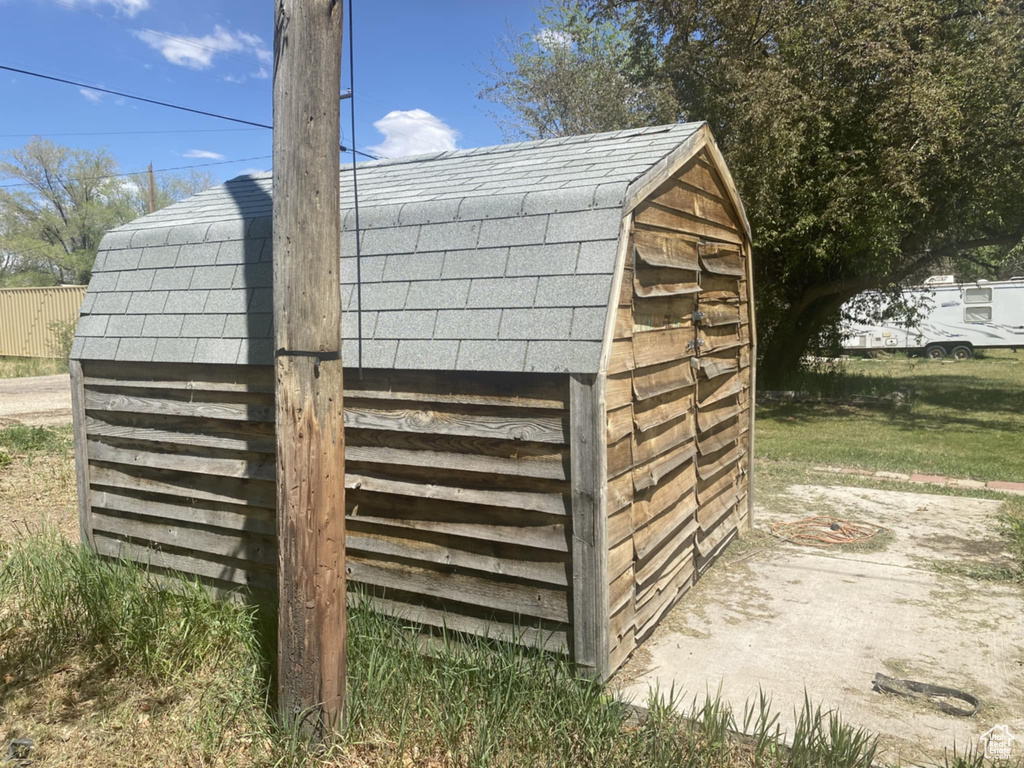 View of outdoor structure featuring an outbuilding
