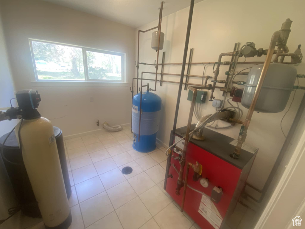 Utility room with a heating unit