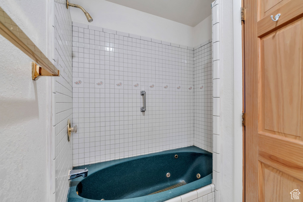 Full bath featuring a combined bath / shower with jetted tub