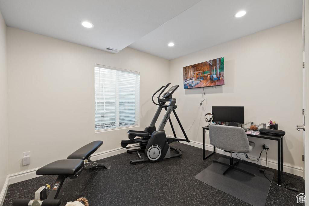 Exercise room with baseboards and recessed lighting