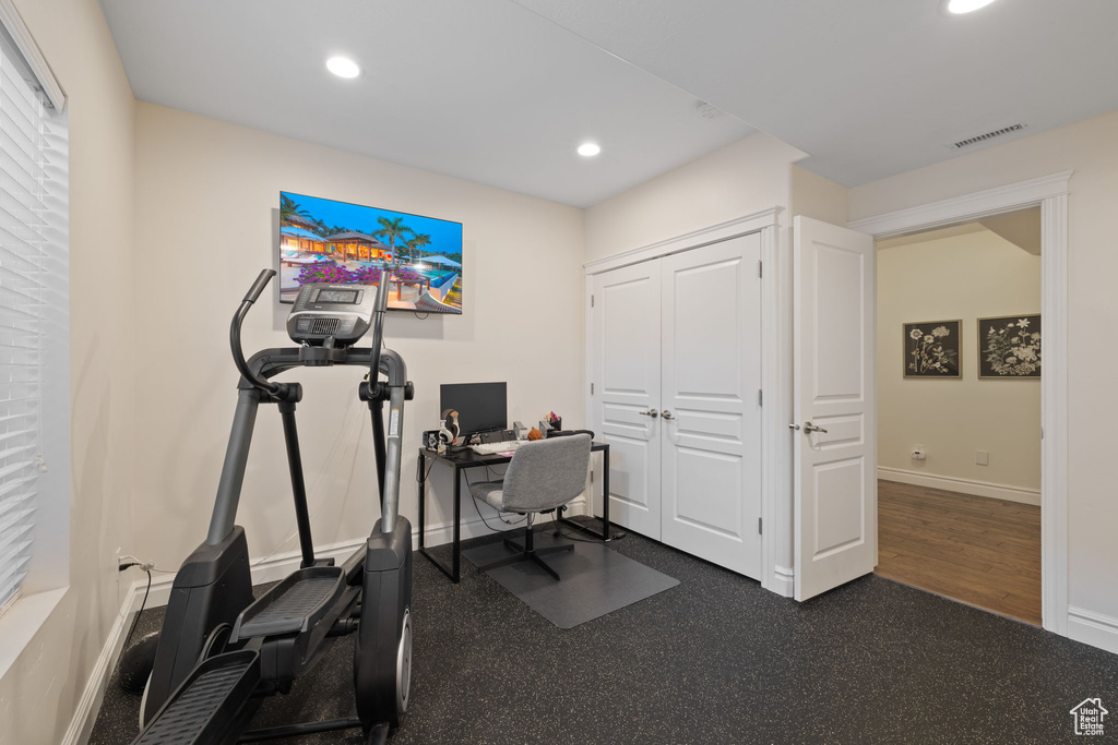 Exercise room featuring recessed lighting and baseboards