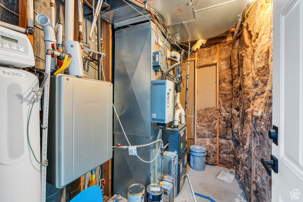 Utility room with heating unit