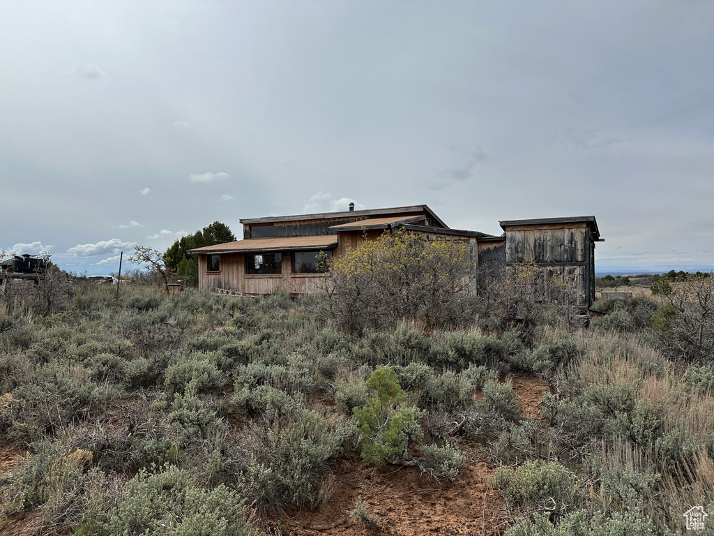 View of home's exterior