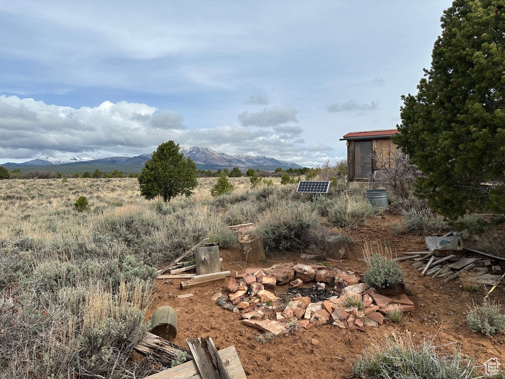 View of yard featuring a mountain view