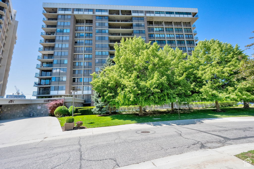 View of apartment building / complex