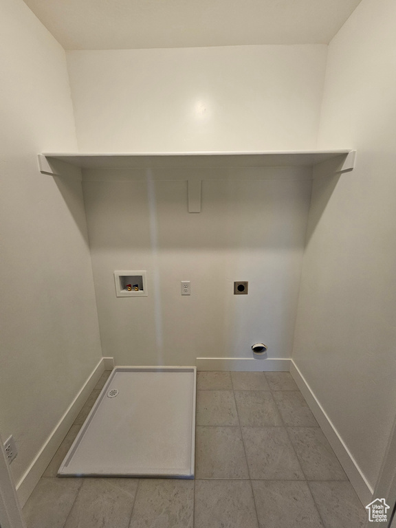 Washroom with washer hookup, electric dryer hookup, and baseboards
