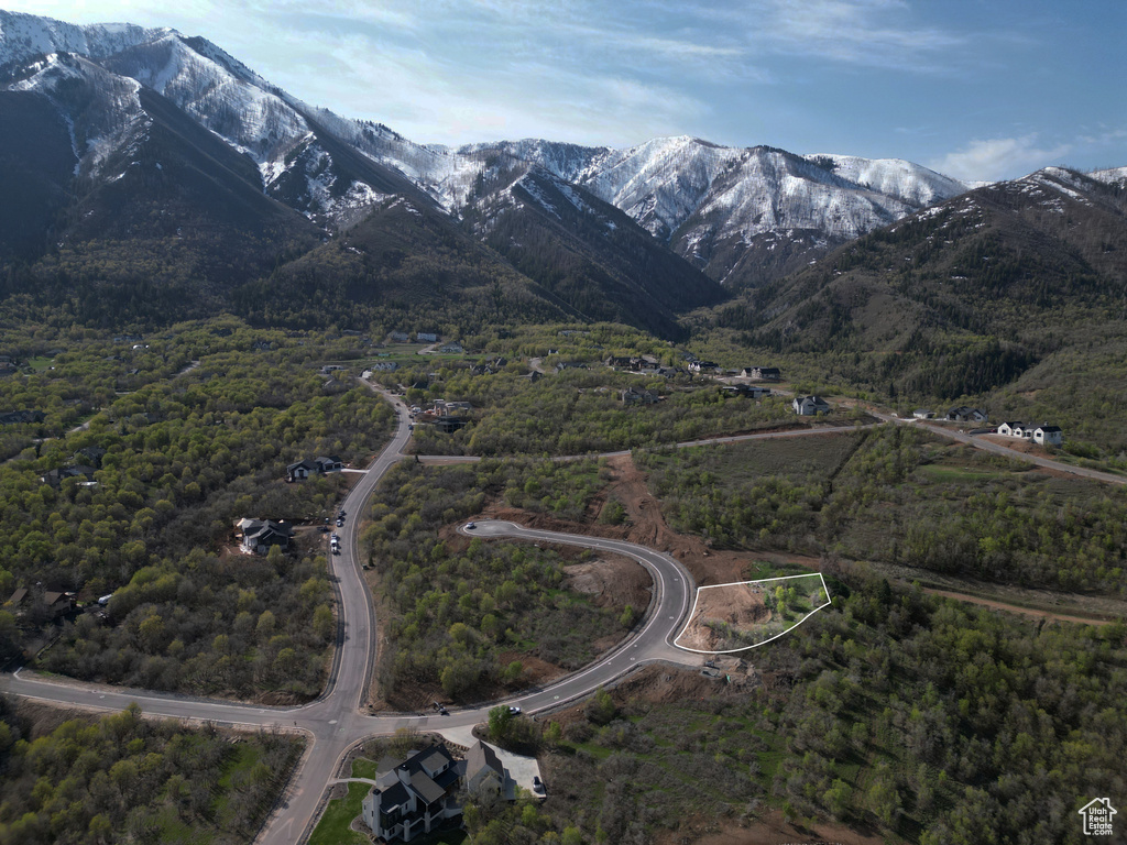 Aerial overview of property\\\\\\\'s location featuring a mountainous background