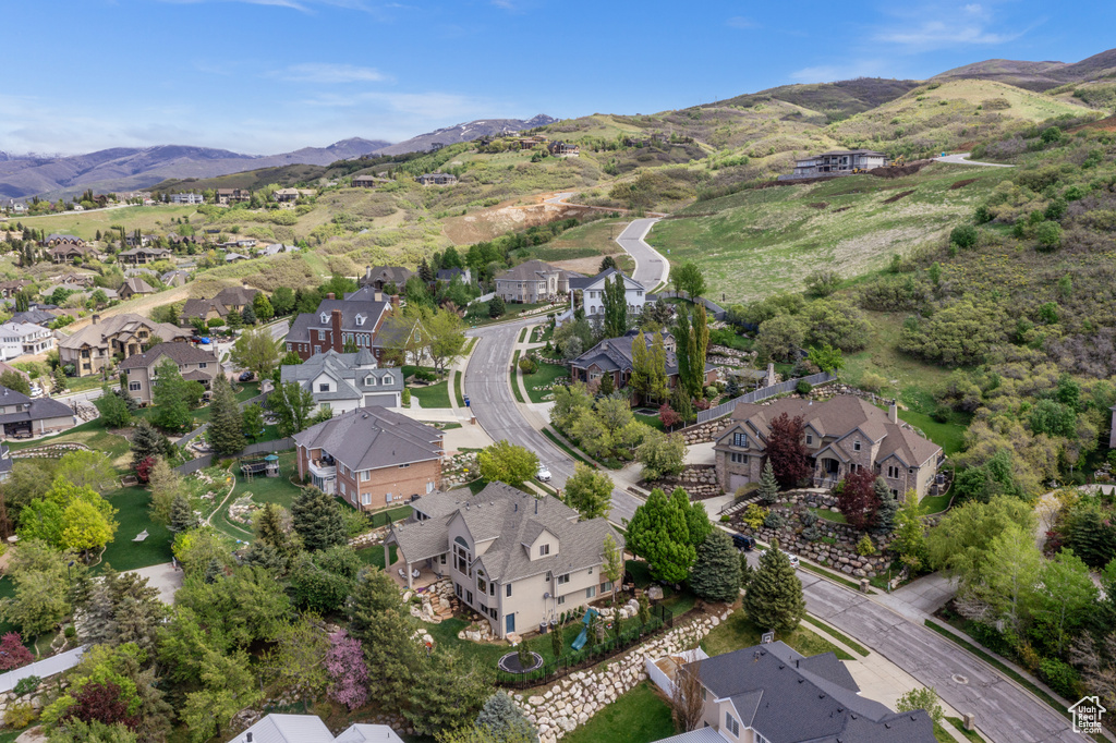 Aerial view of property\\\\\\\\\\\\\\\\\\\\\\\\\\\\\\\\\\\\\\\\\\\\\\\\\\\\\\\\\\\\\\\'s location featuring nearby suburban area and a mountainous background