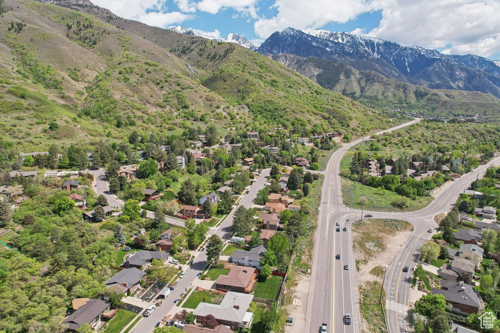 Aerial overview of property\\\\\\\\\\\\\\\\\\\\\\\\\\\\\\\'s location with mountains and nearby suburban area