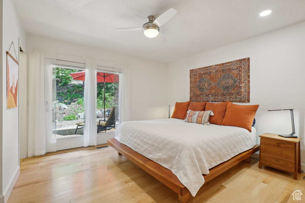 Bedroom featuring access to exterior, light wood finished floors, a ceiling fan, recessed lighting, and baseboards