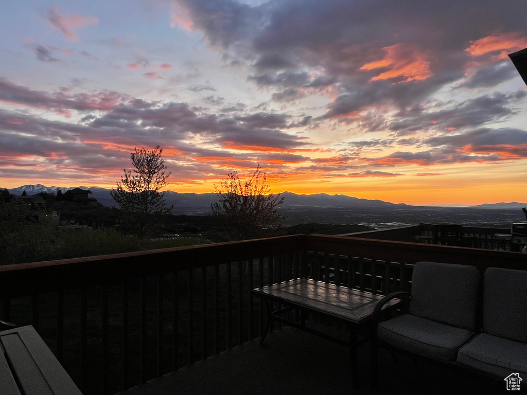 Balcony featuring a mountain view