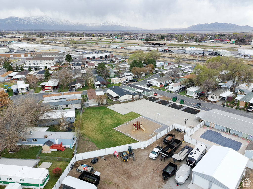 Drone / aerial view featuring a mountain view