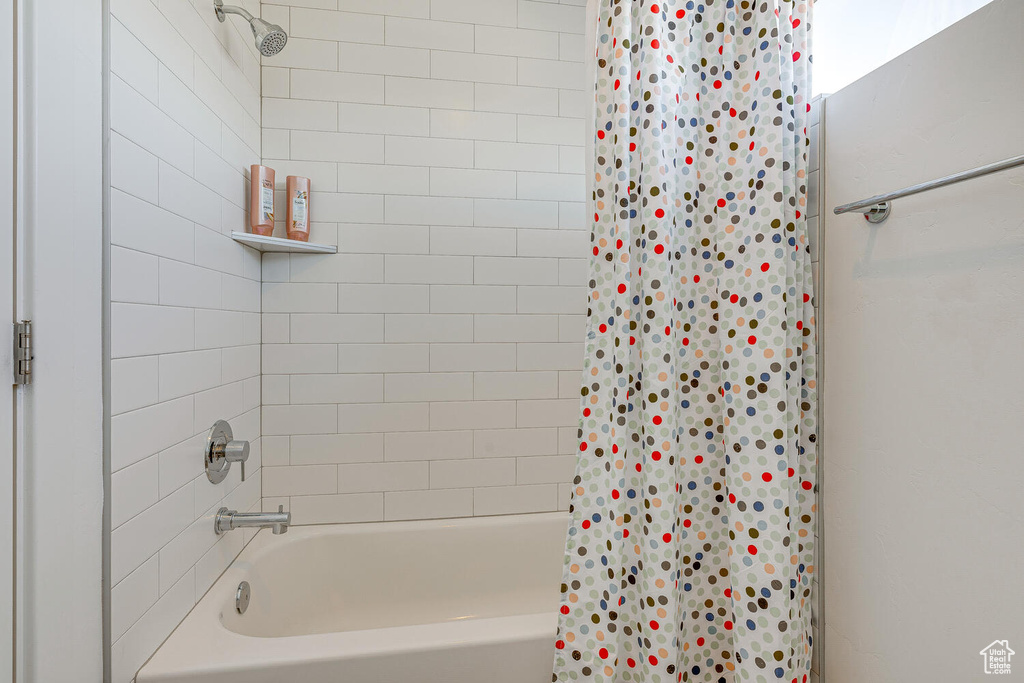 Full bath featuring shower / bathtub combination with curtain