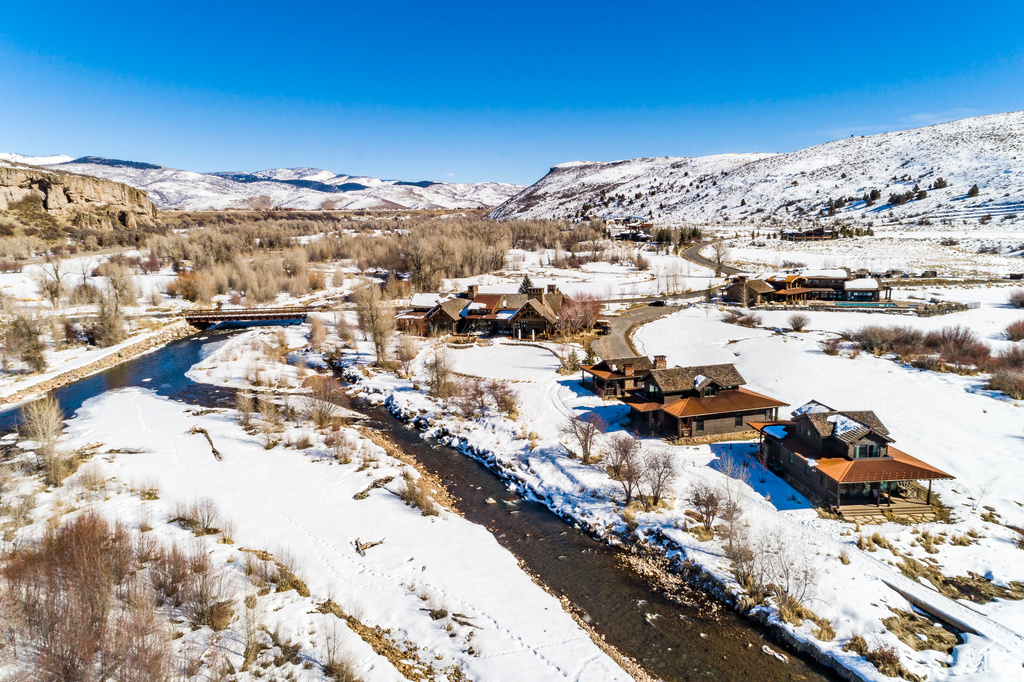 Snowy aerial view with a mountain view