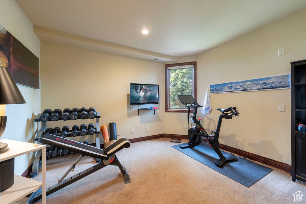 Workout room with carpet, baseboards, and recessed lighting