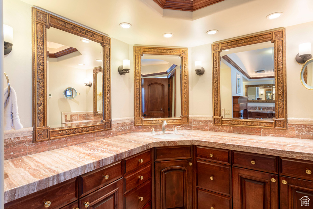 Full bath featuring vanity, crown molding, and recessed lighting