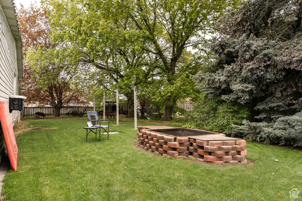 View of yard featuring an outdoor fire pit